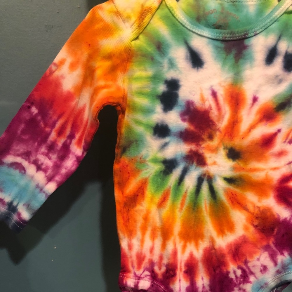 ✨🌈✨Quintessential Rainbow Tie-Dye Onesie